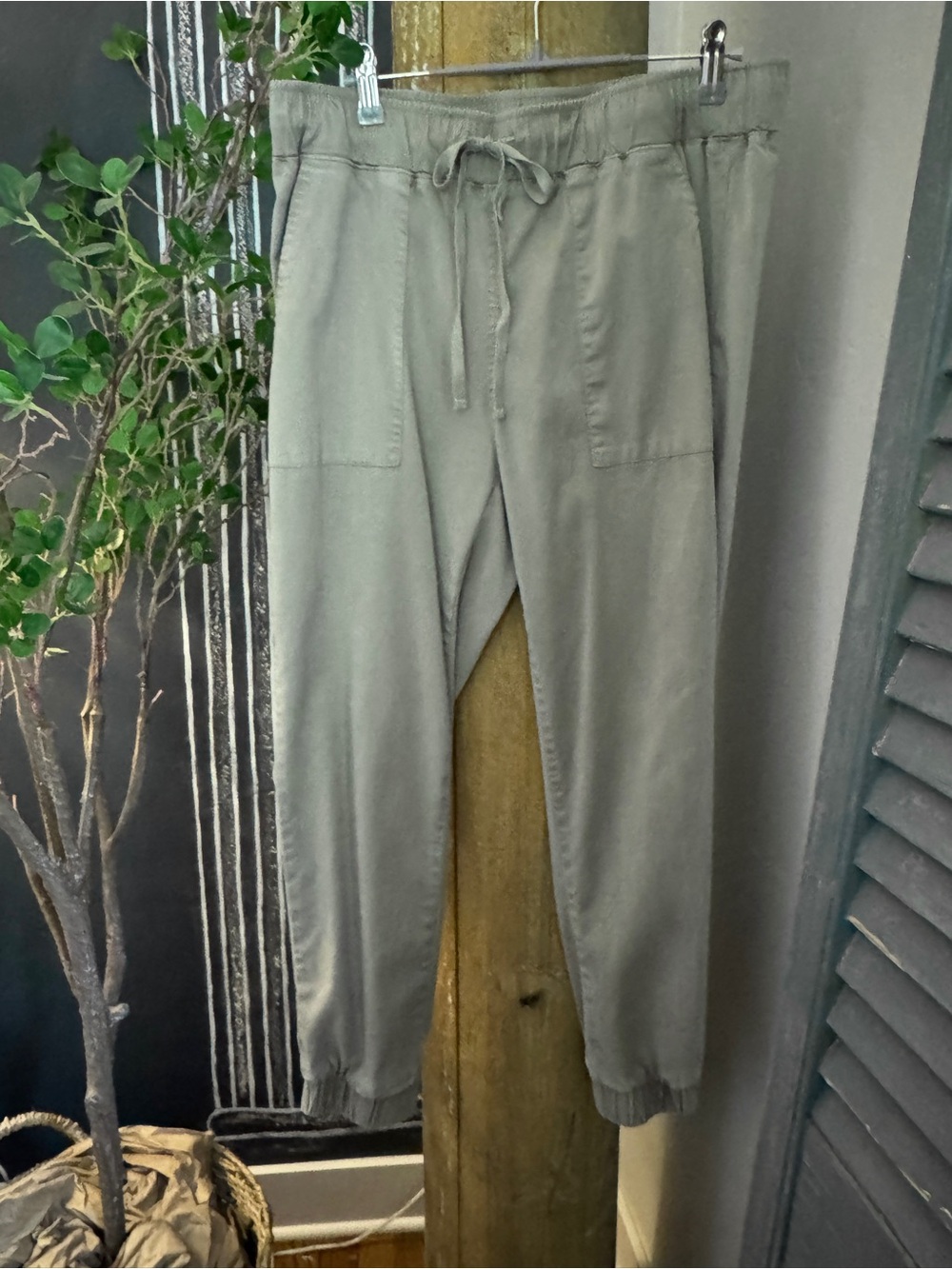 Women’s Olive Drawstring Jogger Pants - Brand:
